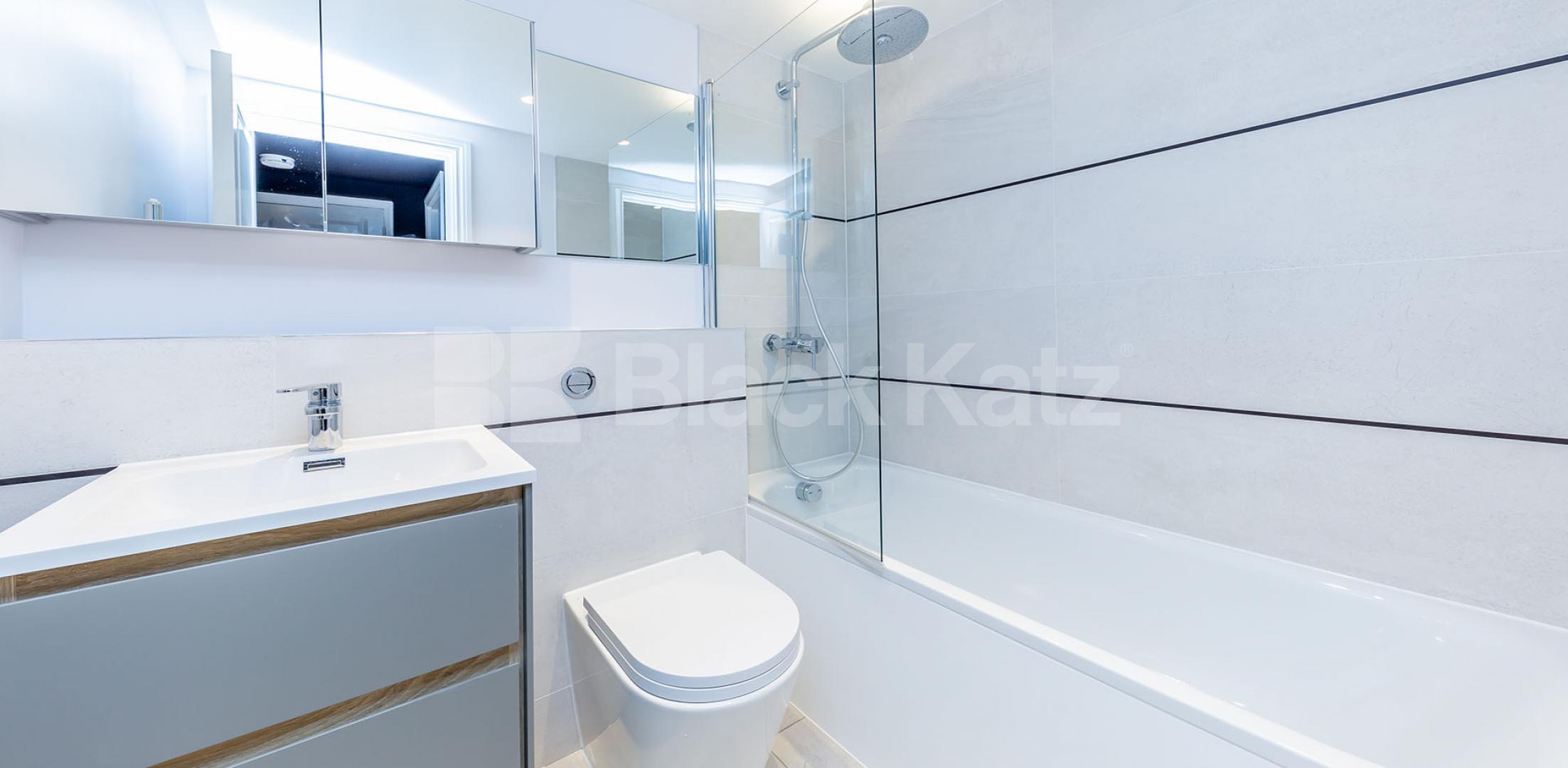 			STUNNING APARTMENT NEAR REGENTS PARK!, 1 Bedroom, 1 bath, 1 reception Flat			 Clarence Terrace, REGENTS PARK-MARYLEBONE